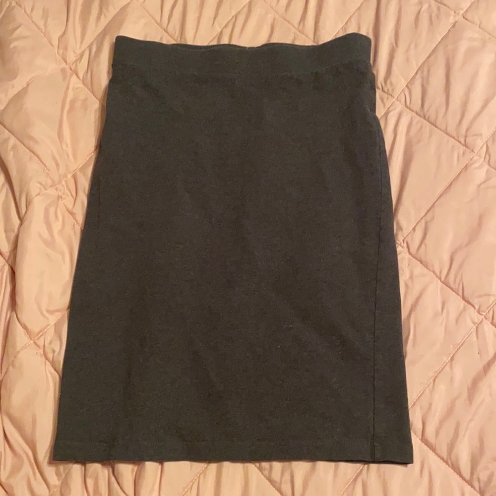 Fitted gray knee length skirt